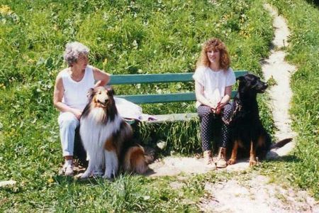 Beauceron Caliph und Akim nach stundenlanger Bergwanderung