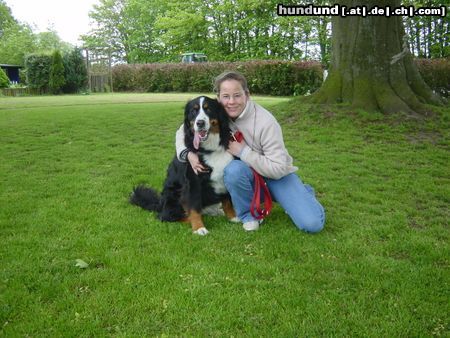 Berner Sennenhund Das ist Bienchen mit ihrem Frauchen